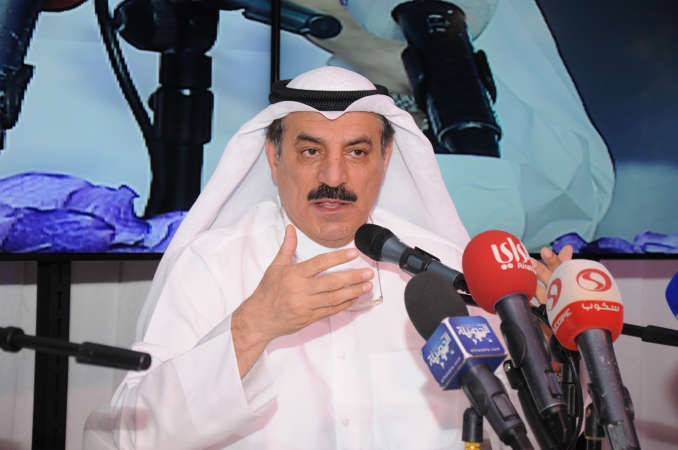 مرشح الدائرة الثالثة عبدالله المعيوف متحدثا خلال الندوة محمد خلوصي
