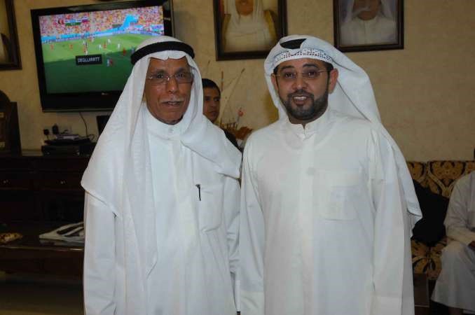 البغلي مع احد مؤيديه
