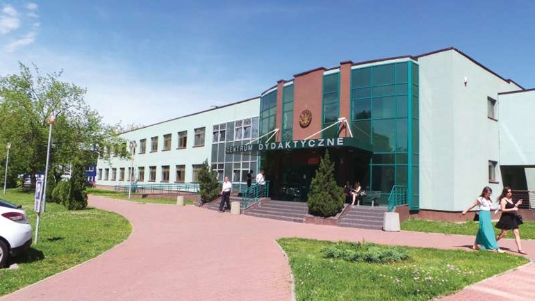 جامعة وارسو الطبية مقصد تلامذة الطب حول العالم 