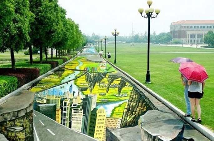 فنان صيني يرسم أطول لوحة 3D في العالم بطول 365 مترًا 
