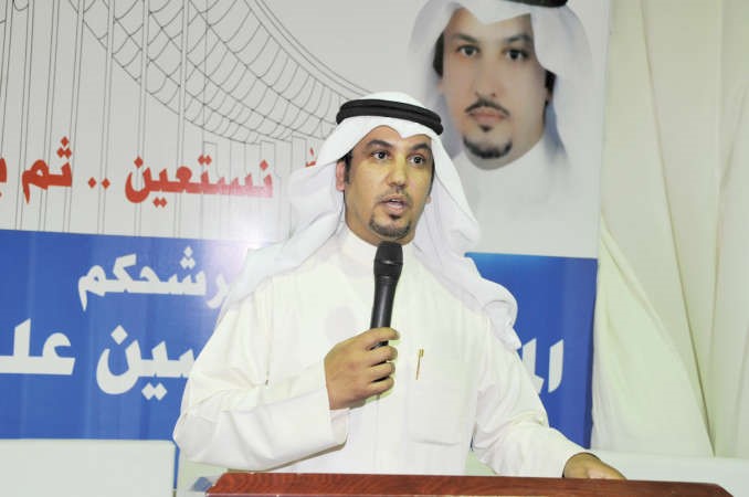 مرشح الدائرة الثالثة حسين العتيبي متحدثا
