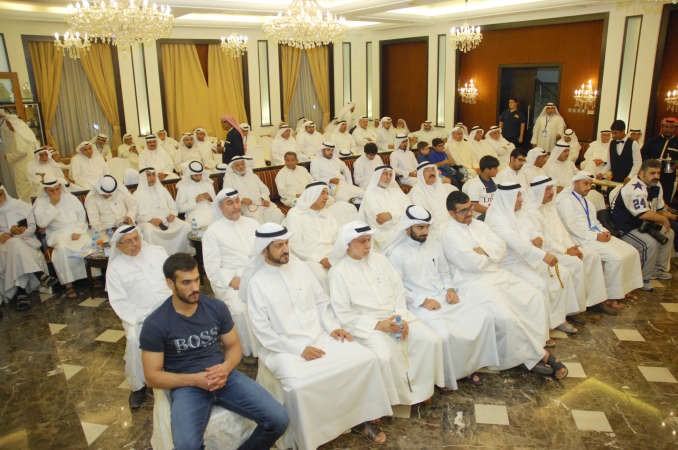 جانب من الحضور يستمعون للمرشح احمد لاري
﻿