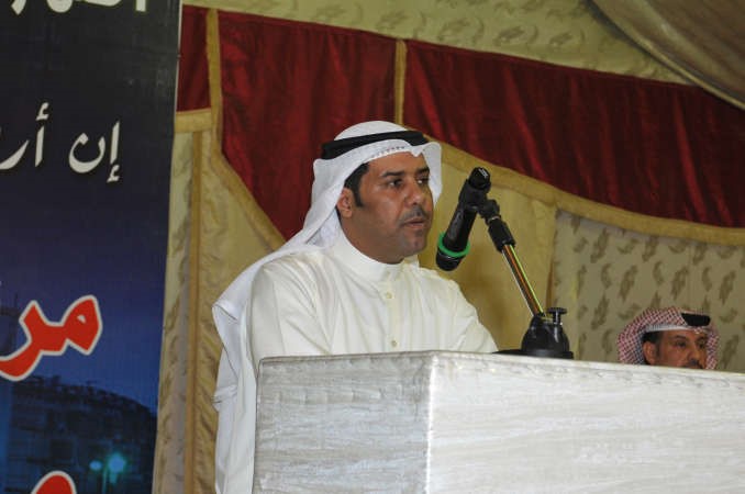 المرشح المجلاد مخاطبا الحضور قاسم باشا