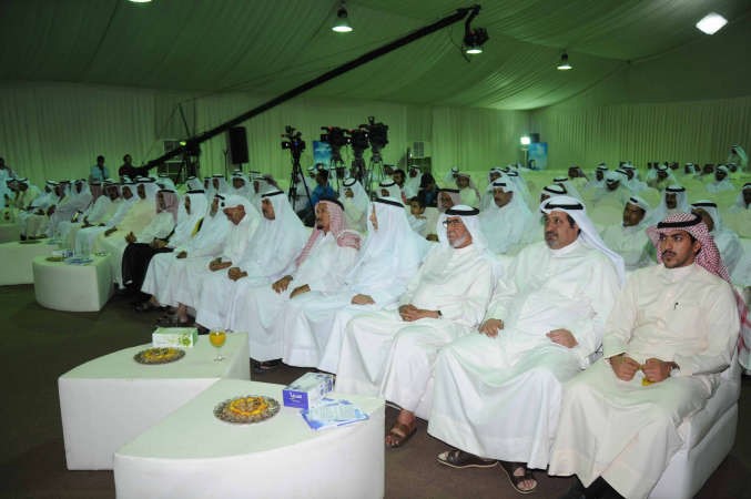 ناخبو الدائرة الرابعة في مقر المرشحة دذكرى الرشيدي