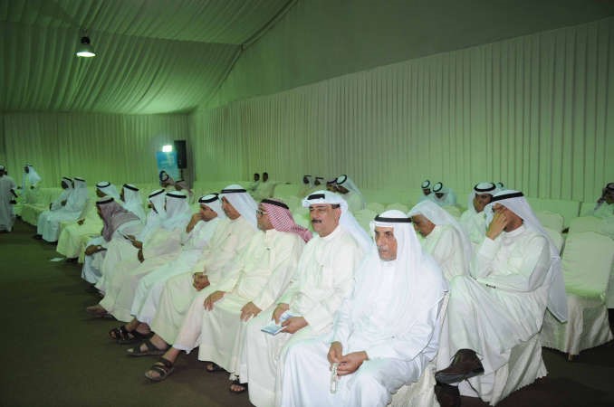 الناخبون يستمعون لحديث ذكرى