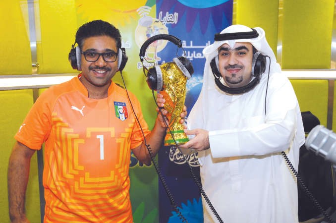الضيف محمد جوهر حيات مع مايك مبلتع ومايك لكاس العالم ﻿