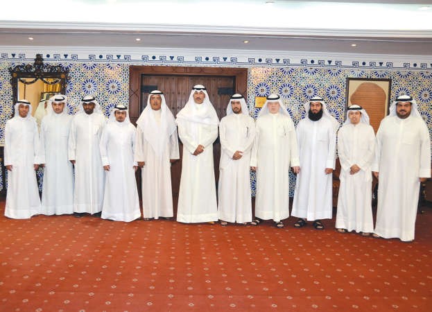  الشيخ فواز الخالد خلال لقائه وفد جمعية الفنطاس التعاونية 