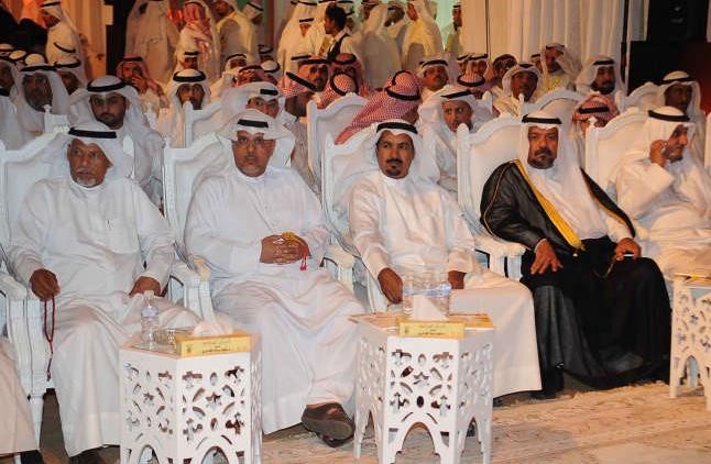 الحضور يتابعون حديث المطيري