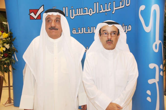 المري مع احد مؤيديه﻿