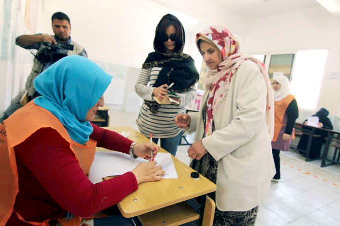 جانب من التصويت في الانتخابات البرلمانية الليبية امسافپ﻿