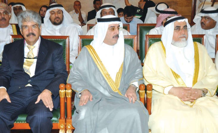 د عبدالمحسن الخرافي خلال حضوره حفل التكريم
