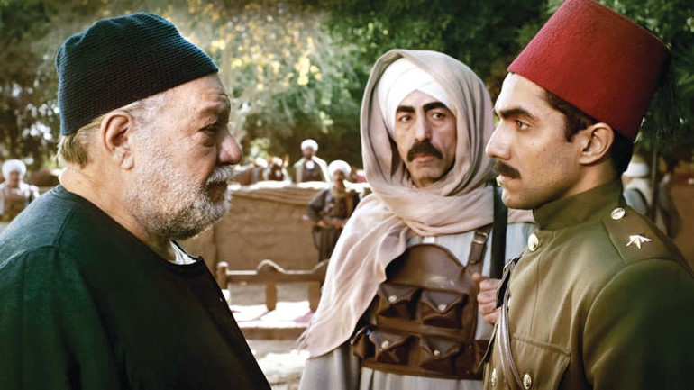 النجم يحيى الفخراني في دهشة