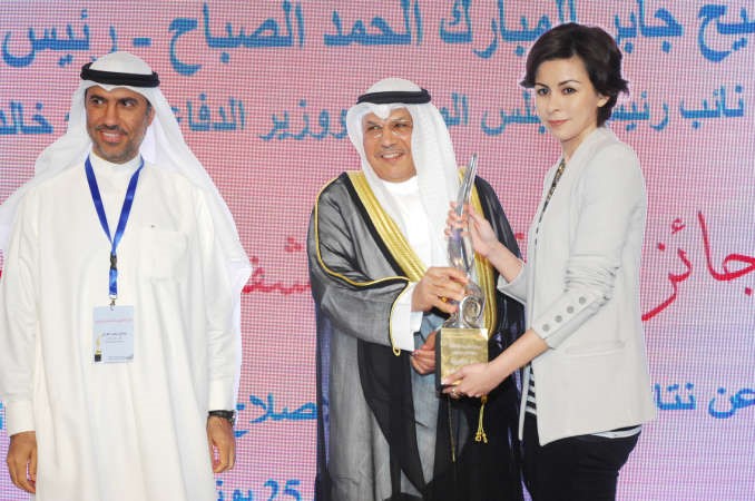 الشيخة الزين الصباح تتسلم درع وزارة الدولة لشؤون الشباب المركز الرابع ﻿