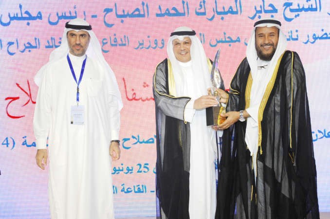 ابراهيم الصالح يتسلم درع بيت الزكاة المركز الثانيهاني عبدالله ﻿