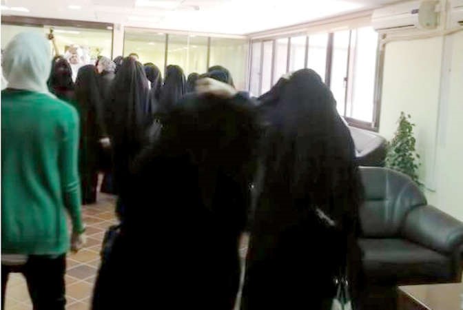 جانب من اعتصام مجهزات التغذية في وزارة التربية