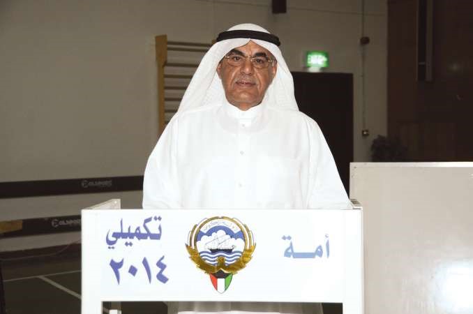 النائب السابق عبدالرحمن النصار يدلي بصوته
﻿