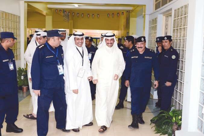رئيس مجلس الامة مرزوق الغانم متوجها للادلاء بصوته
﻿