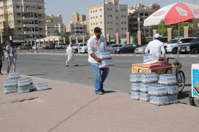 مياه معدنية لمواجهة حرارة الشمس﻿