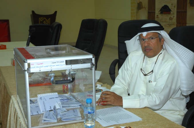 قاض في احدى اللجان﻿