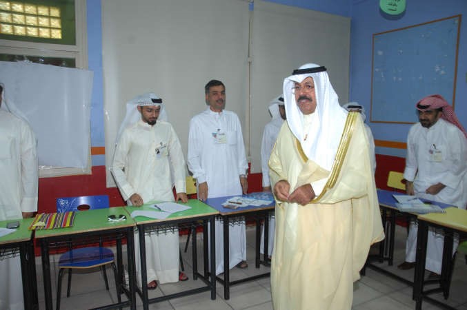 محافظ حولي الشيخ احمد النواف يتفقد سير العملية الانتخابية﻿
