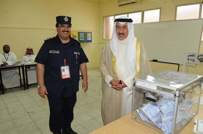 محافظ الجهراء فهد الامير في احدى اللجان
﻿