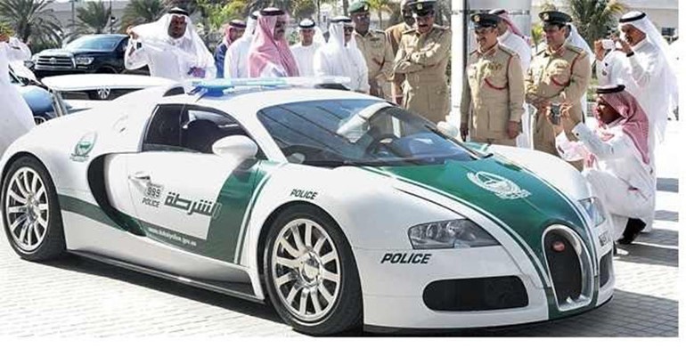 بالصور.. احذر قانون مخالفة القيادة البطيئة في دبي! 