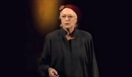 بالفيديو.. يهودية تُدافع عن "القرآن الكريم"