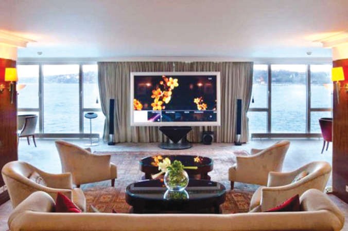 جناح PENTHOUSE الملكي في فندق PRESIDENT WILSON بجنيف﻿