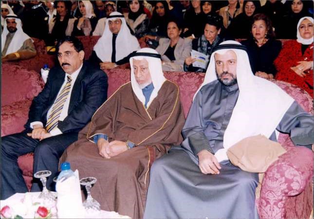 العم يوسف الحجي يتوسط دعبدالكريم الزيد والحوطي في احدى الحفلات﻿