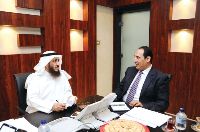  مفريد عمادي متحدثا الى الزميل اسامة ابوالسعود فريال حماد