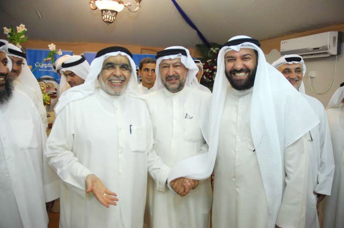  دعلي العمير وعدنان عبدالصمد في مقر احمد لاريهاني عبدالله
