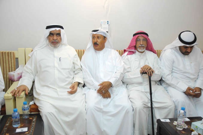 جواد بوخمسين وعدنان عبدالصمد وبعض الحضور
