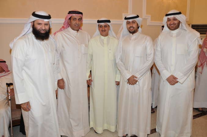العتيبي متوسطا ناخبيه