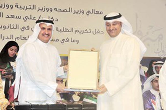دعلي العبيدي مكرما عصام الصقر﻿