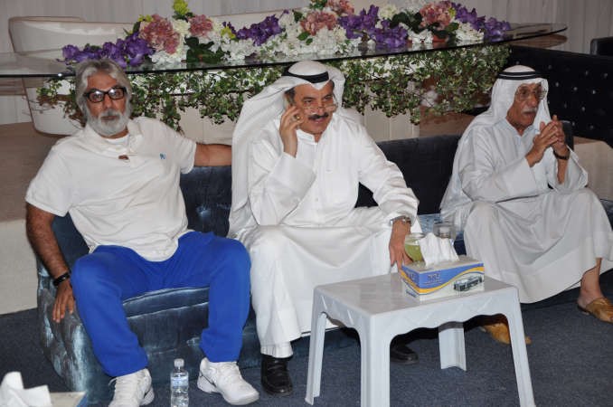 ويتلقى مكالمه تلفونية للتهنئة
