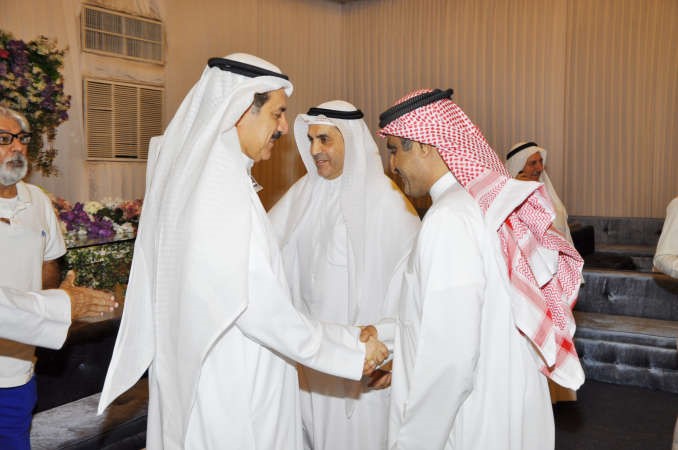 عبدالله المعيوف يتلقى التهاني بالفوز
