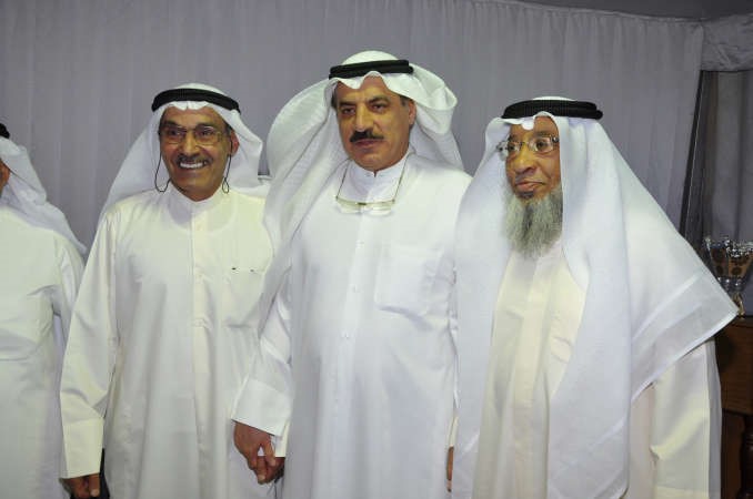 المعيوف بين المهنئين
