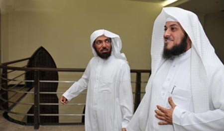 "العريفي والعودة "يعزيان "الشريان" في وفاة والدته