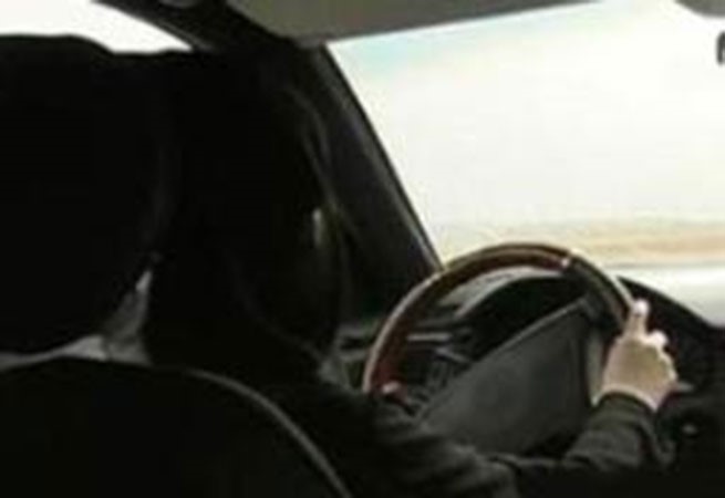 سعودية: لو علمت أن سبب طلاقي قيادة السيارة لمارست "التقحيص"