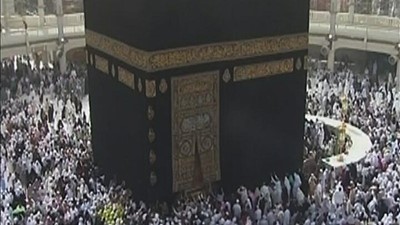 معتل نفسي يصيب رجلي أمن.. وشرطة الحرم تسيطر عليه