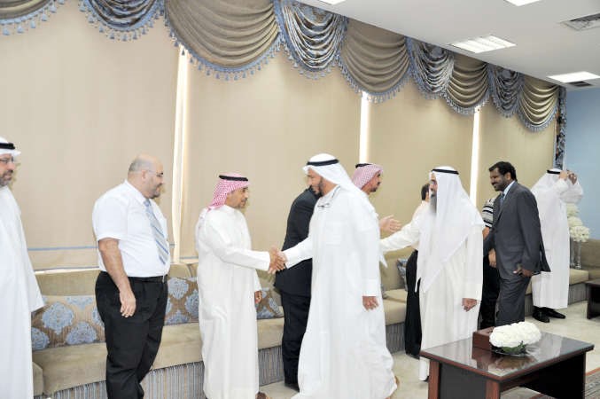 المعتوق يتلقى التهاني من موظفي الهيئة 