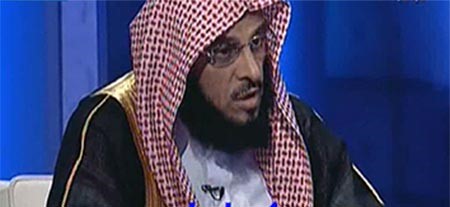 بالفيديو.. عائض القرني: الذي يطيل بخطبة الجمعة يحتاج إلى دورة محو أمية.. والبطل من ينهيها في 10 دقائق