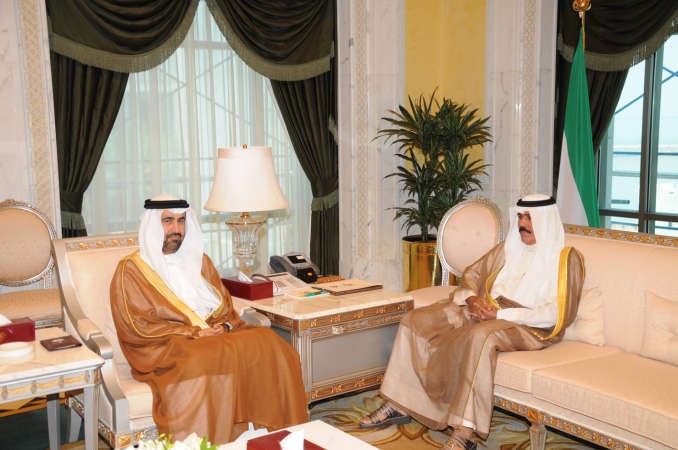  سمو ولي العهد الشيخ نواف الاحمد مستقبلا السفير الاماراتي رحمة حسين رحمة الزعابي
