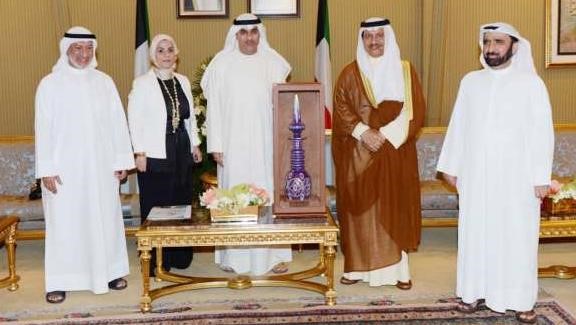 سمو رئيس الوزراء الشيخ جابر المبارك خلال لقائه مع اعضاء اللجنة العليا المنظمة لجائزة مبارك الحمد للتميز الصحافي