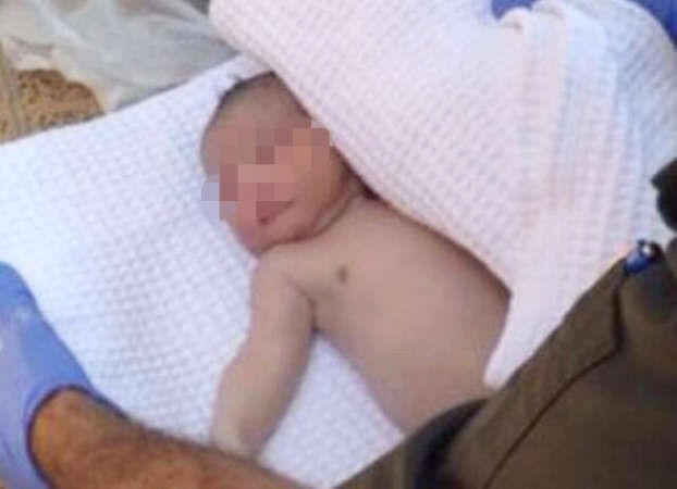 جثة الرضيع بعد المعاينة﻿