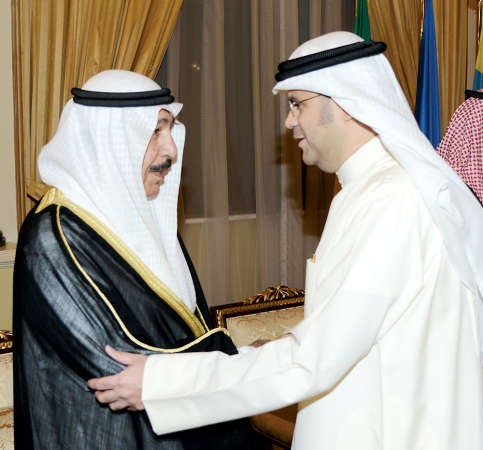 الشيخ جابر العبدالله يتلقى تهنئة عبدالعزيز اسحاق﻿