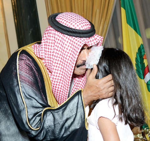 لفتة ابوية من سمو ولي العهد الشيخ نواف الاحمد﻿