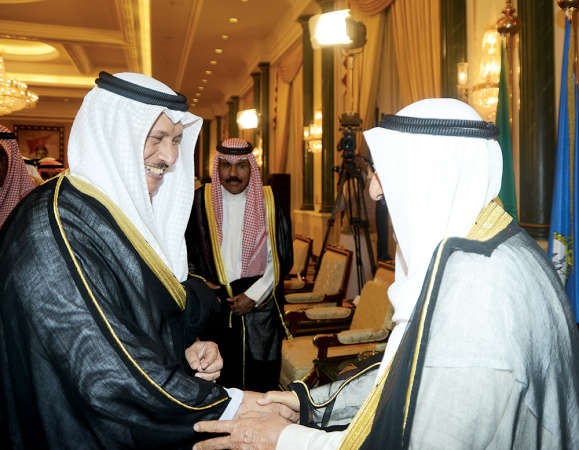 تهنئة بالشهر الفضيل لصاحب السمو الامير الشيخ صباح الاحمد من سمو الشيخ جابر المبارك ويبدو سمو ولي العهد الشيخ نواف الاحمد﻿