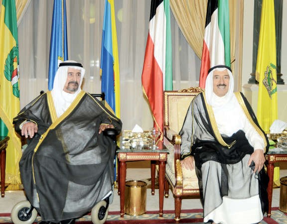 صاحب السمو الامير الشيخ صباح الاحمد وسمو الشيخ سالم العلي في استقبال المهنئين﻿