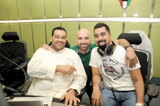 سعود المسفر يتوسط احمد الموسوي وعلي حيدر فريال حماد